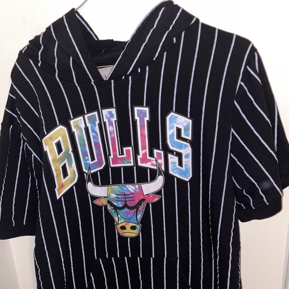 Bulls short sleeved hoodie